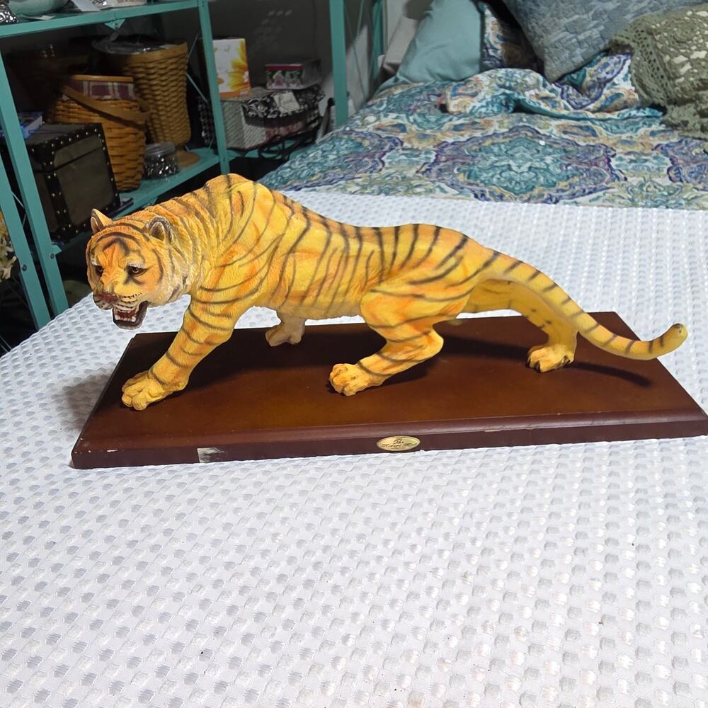 MIDORI MINT RESIN ON THE PROWL BENGAL TIGER FIGURINE 15"